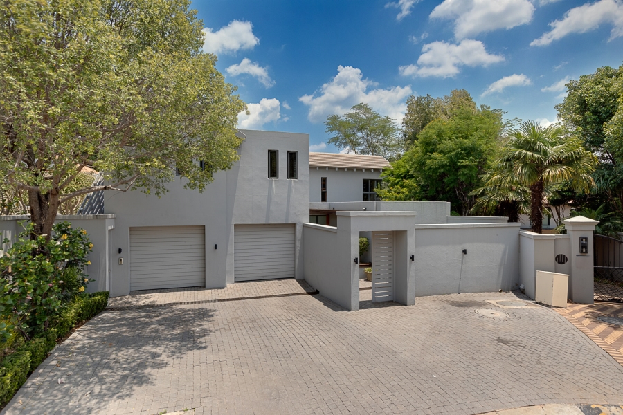 6 Bedroom Property for Sale in Benmore Gardens Gauteng