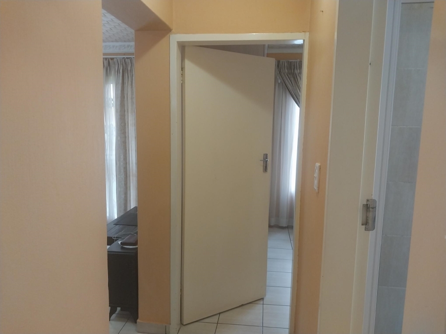 2 Bedroom Property for Sale in Rosettenville Gauteng