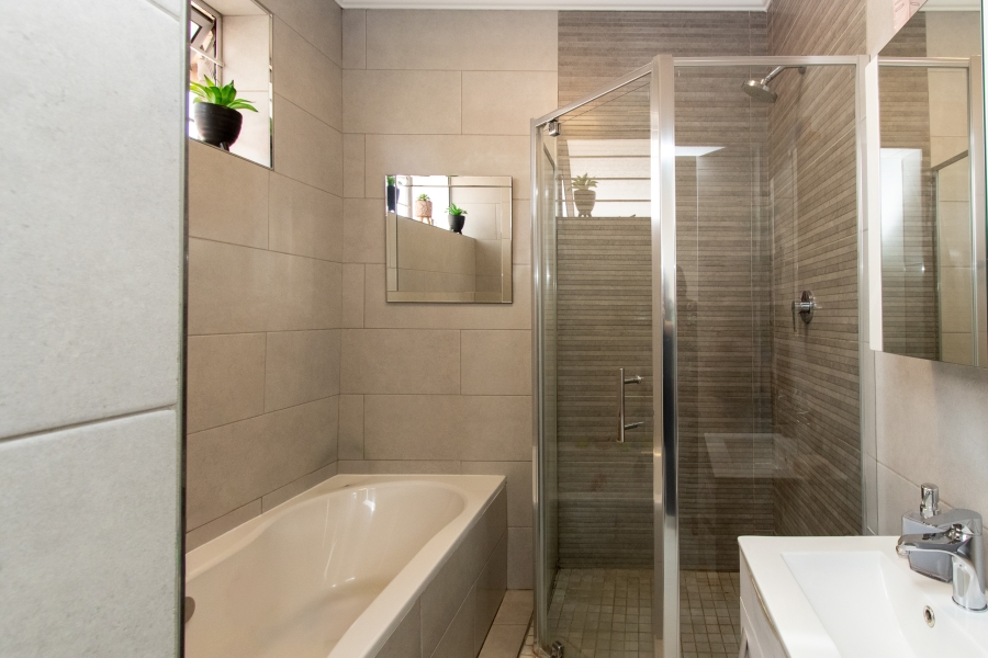 2 Bedroom Property for Sale in Creston Hill Gauteng