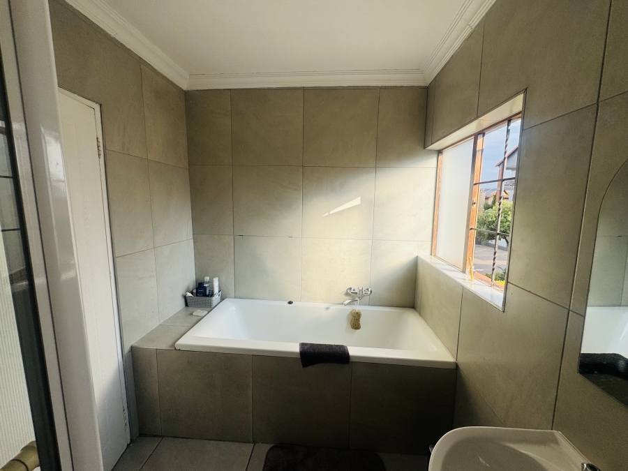 2 Bedroom Property for Sale in Country View Estate Gauteng