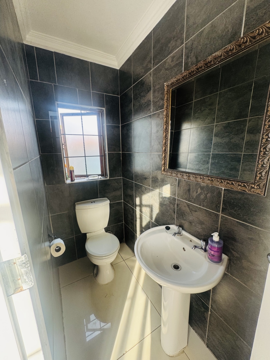 2 Bedroom Property for Sale in Country View Estate Gauteng