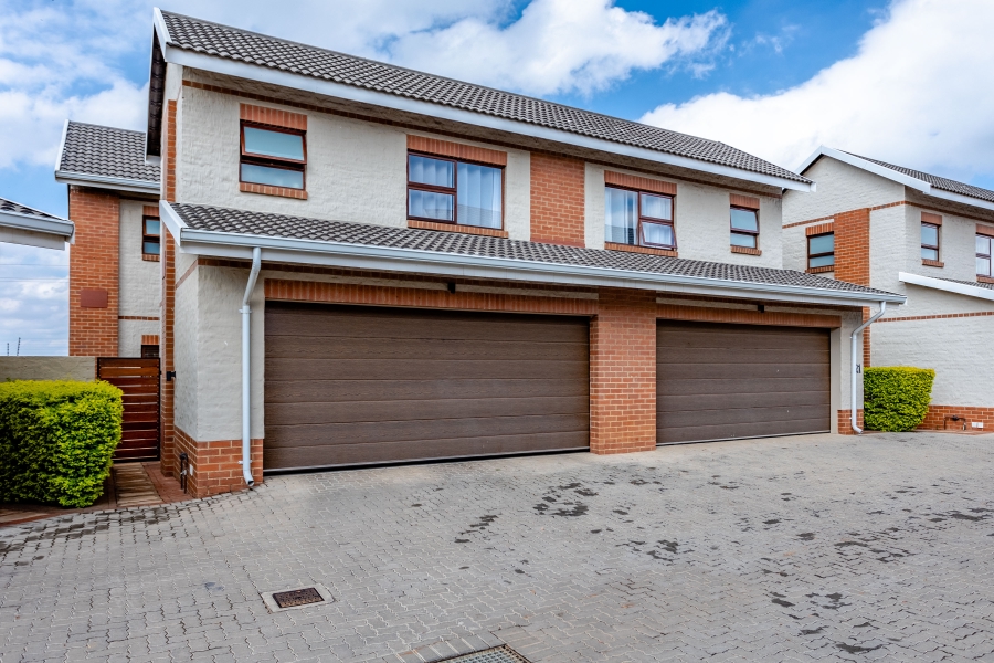 3 Bedroom Property for Sale in Country View Estate Gauteng