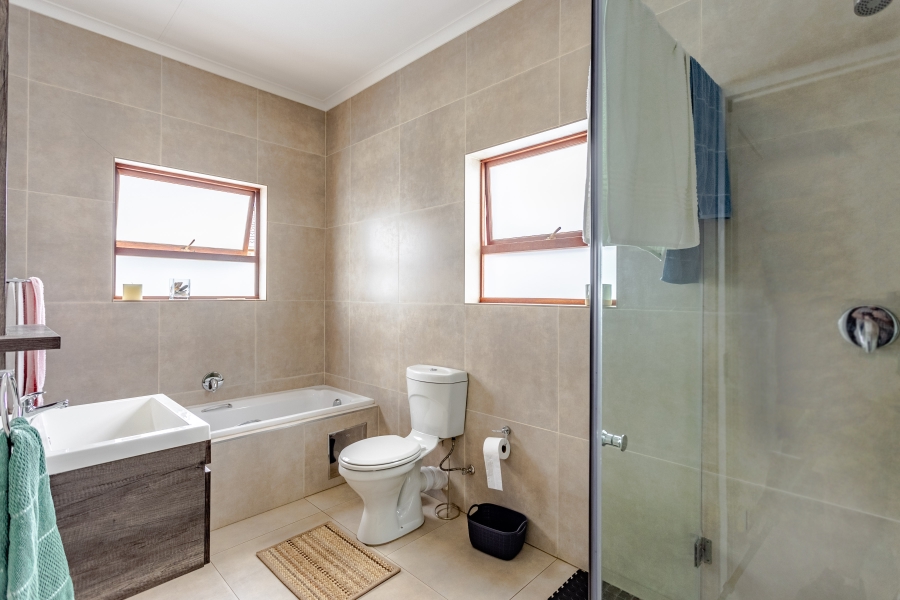 3 Bedroom Property for Sale in Country View Estate Gauteng