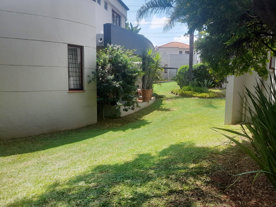 2 Bedroom Property for Sale in Lonehill Gauteng