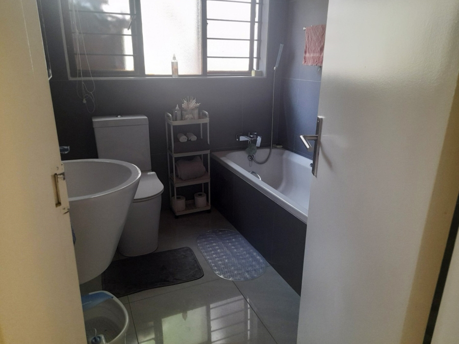 2 Bedroom Property for Sale in Lonehill Gauteng