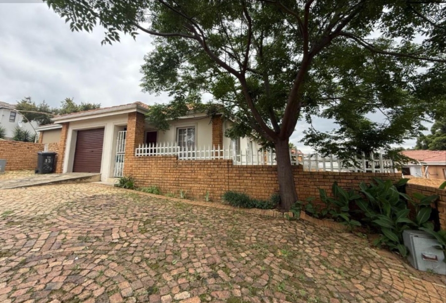 3 Bedroom Property for Sale in Roseacre Gauteng