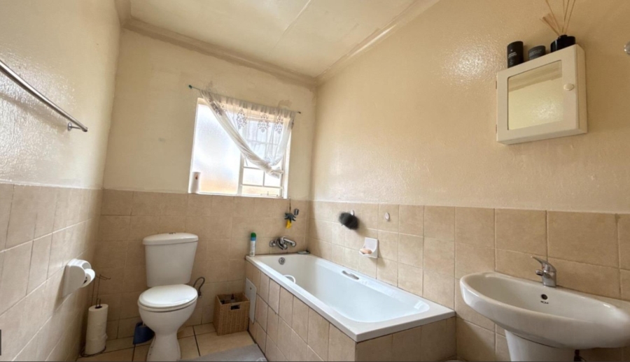 3 Bedroom Property for Sale in Roseacre Gauteng