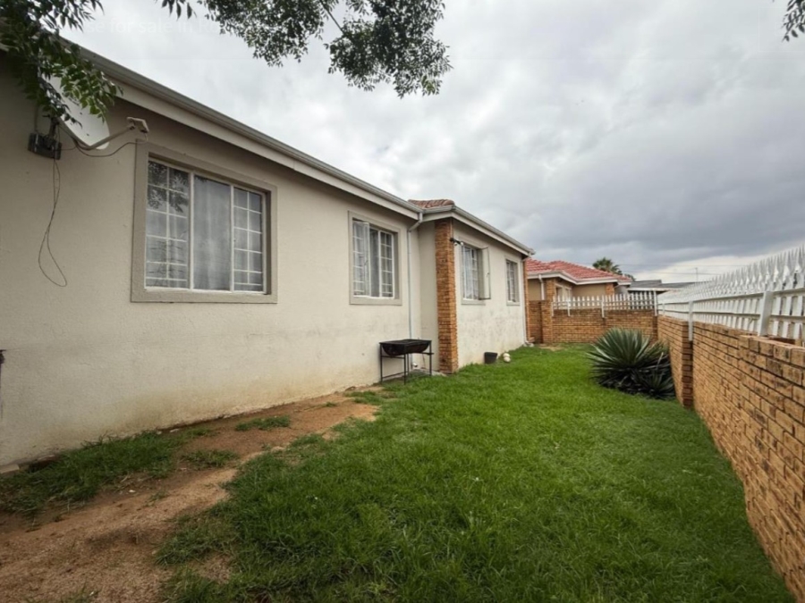 3 Bedroom Property for Sale in Roseacre Gauteng
