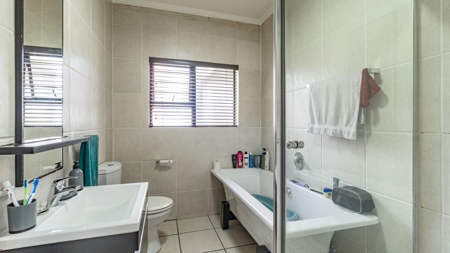 3 Bedroom Property for Sale in Greenstone Park Estate Gauteng