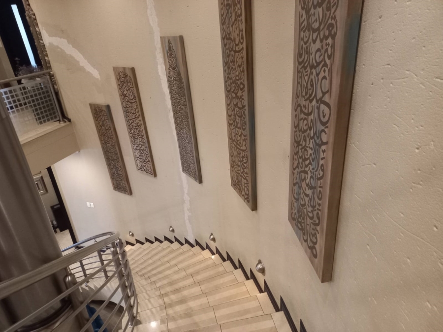 6 Bedroom Property for Sale in Claudius Gauteng