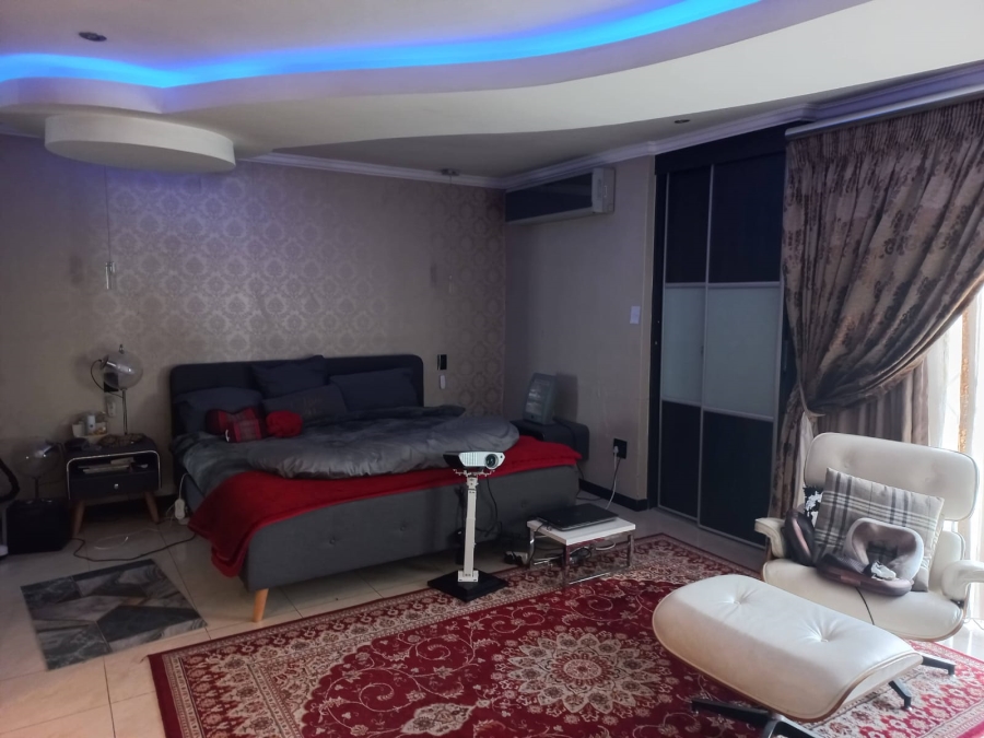 6 Bedroom Property for Sale in Claudius Gauteng