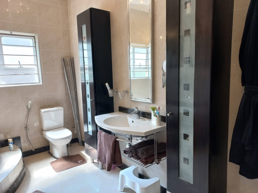 6 Bedroom Property for Sale in Claudius Gauteng