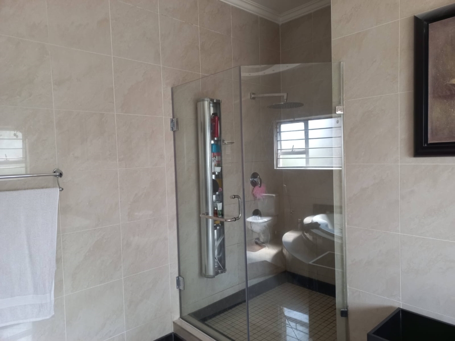 6 Bedroom Property for Sale in Claudius Gauteng