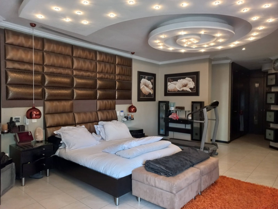 6 Bedroom Property for Sale in Claudius Gauteng