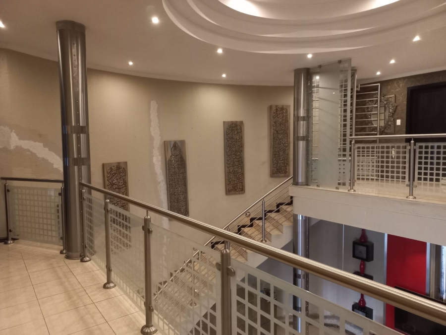 6 Bedroom Property for Sale in Claudius Gauteng