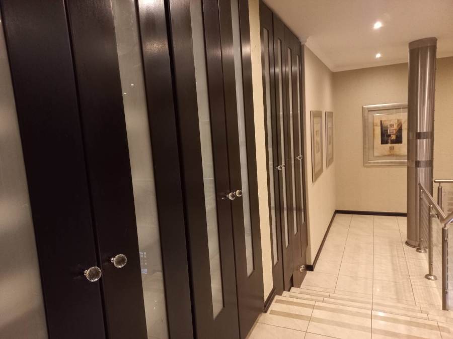 6 Bedroom Property for Sale in Claudius Gauteng