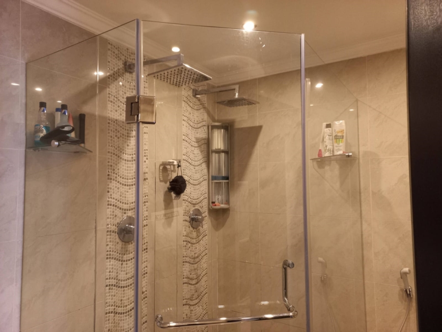 6 Bedroom Property for Sale in Claudius Gauteng