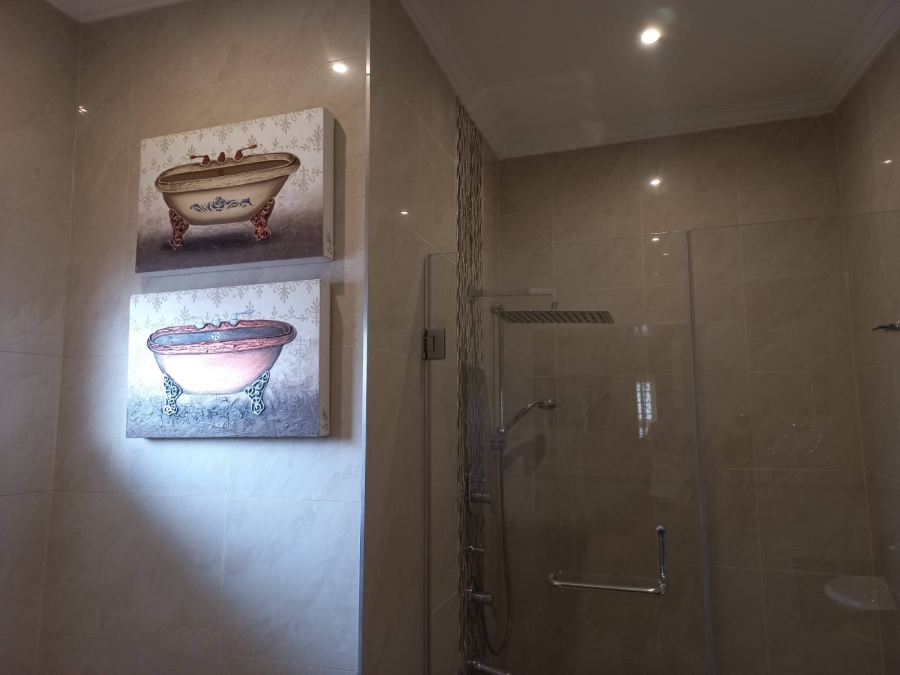 6 Bedroom Property for Sale in Claudius Gauteng