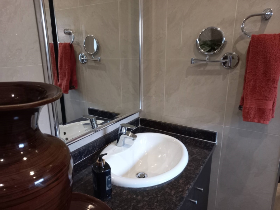 6 Bedroom Property for Sale in Claudius Gauteng