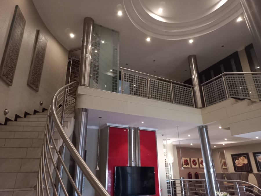 6 Bedroom Property for Sale in Claudius Gauteng