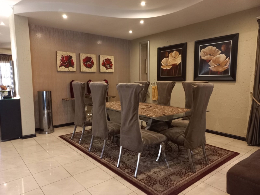 6 Bedroom Property for Sale in Claudius Gauteng