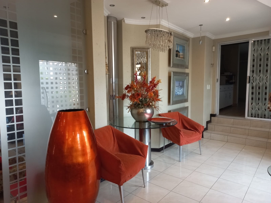 6 Bedroom Property for Sale in Claudius Gauteng