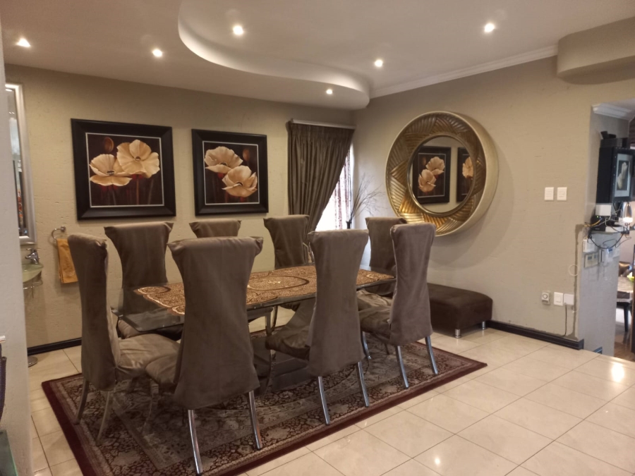 6 Bedroom Property for Sale in Claudius Gauteng