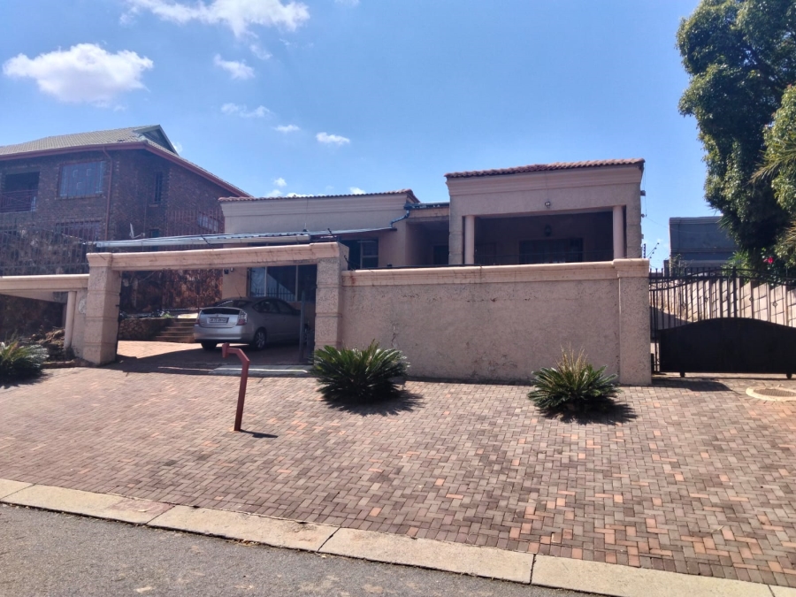 5 Bedroom Property for Sale in Christoburg Gauteng