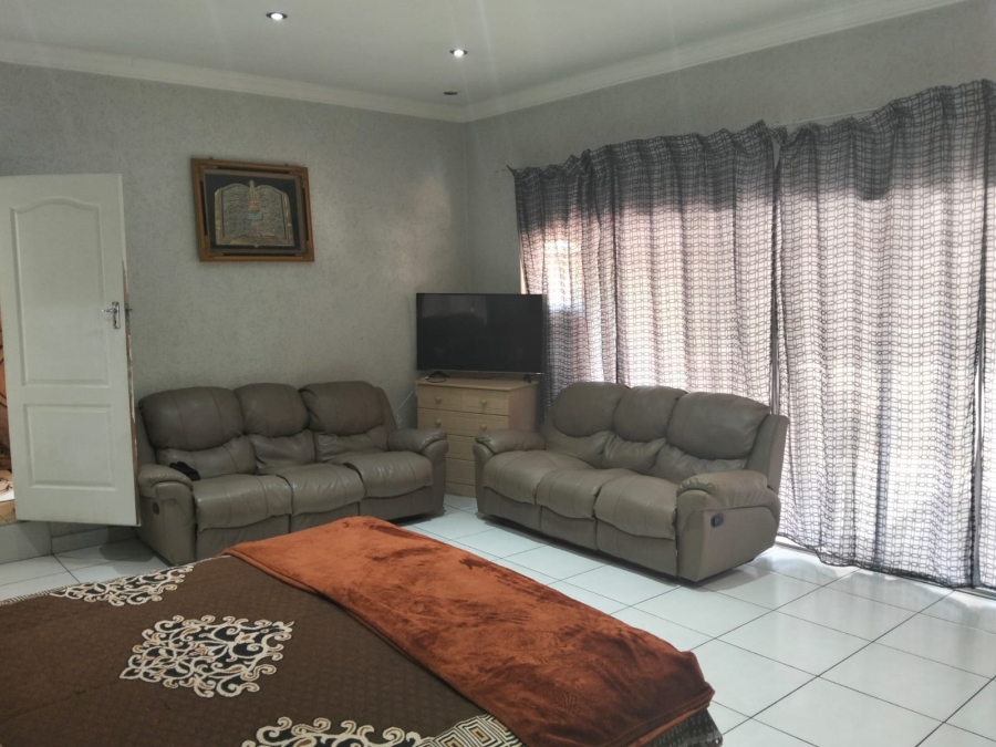 5 Bedroom Property for Sale in Christoburg Gauteng