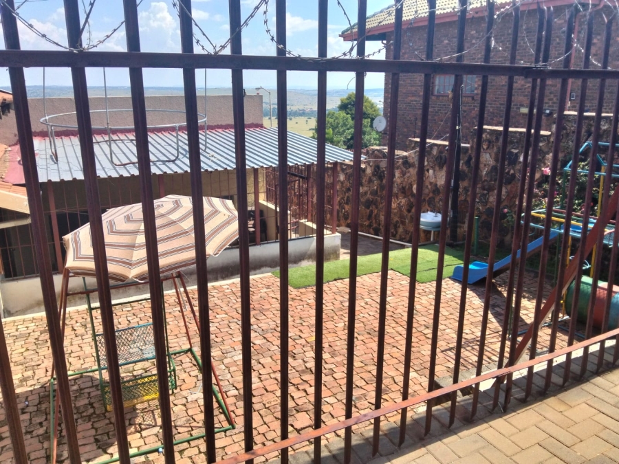 5 Bedroom Property for Sale in Christoburg Gauteng