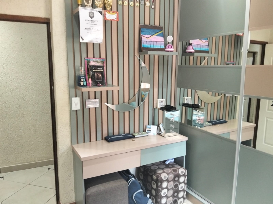 5 Bedroom Property for Sale in Christoburg Gauteng