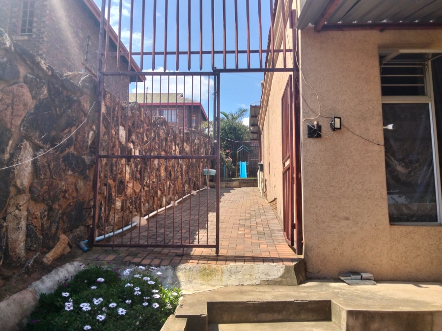 5 Bedroom Property for Sale in Christoburg Gauteng