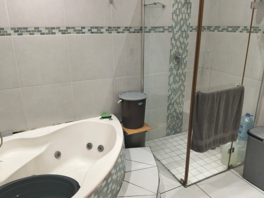 5 Bedroom Property for Sale in Christoburg Gauteng