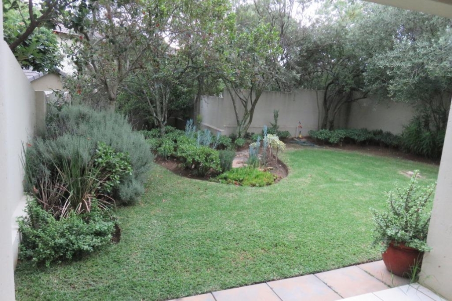 To Let 2 Bedroom Property for Rent in Fourways Gauteng