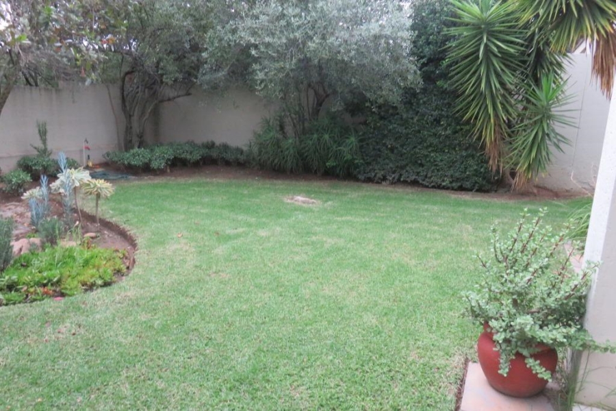 To Let 2 Bedroom Property for Rent in Fourways Gauteng