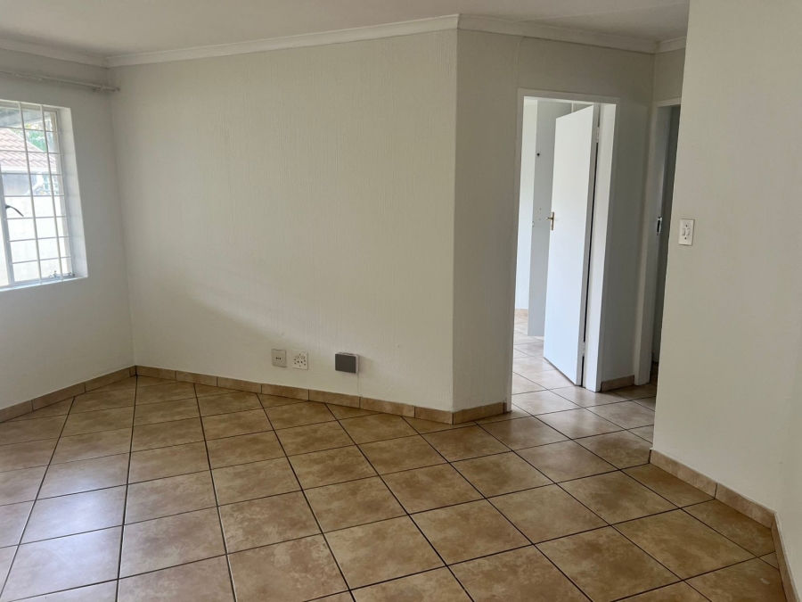 To Let 2 Bedroom Property for Rent in Sonneglans Gauteng