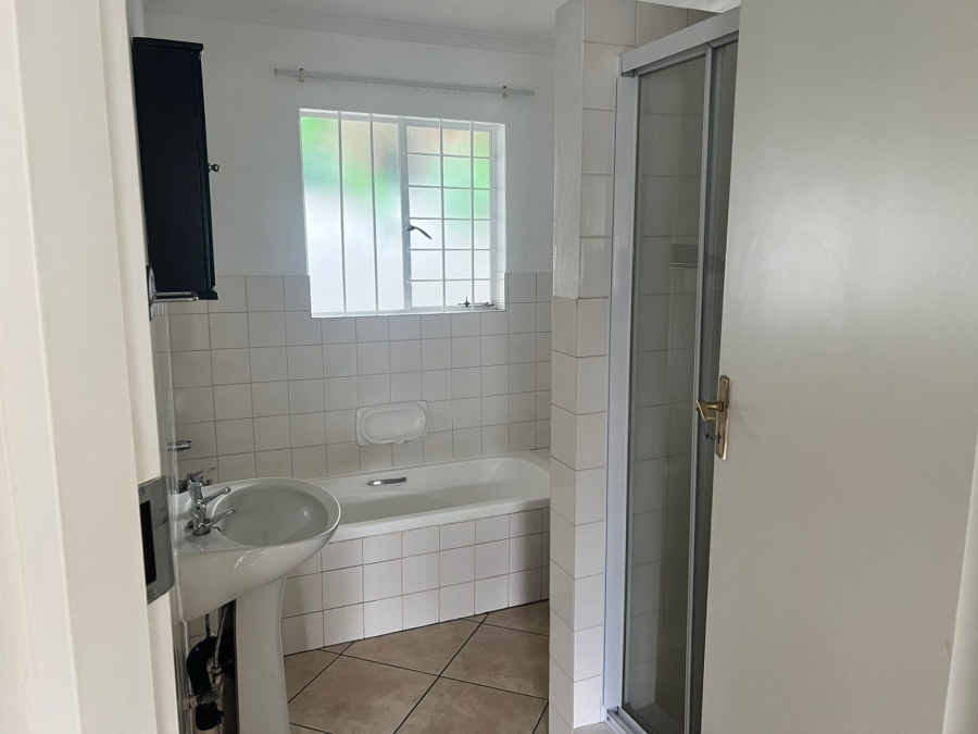 To Let 2 Bedroom Property for Rent in Sonneglans Gauteng
