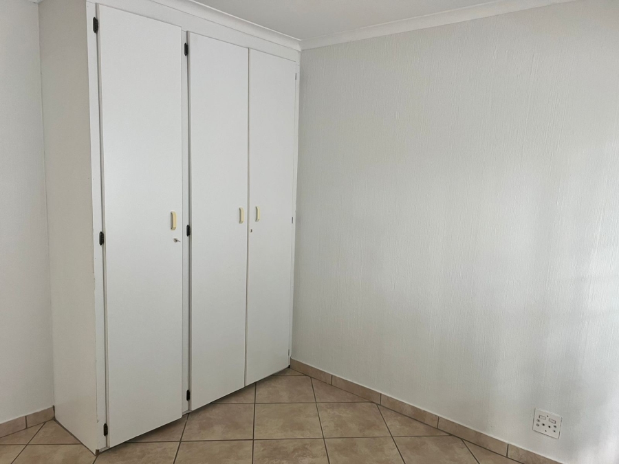 To Let 2 Bedroom Property for Rent in Sonneglans Gauteng