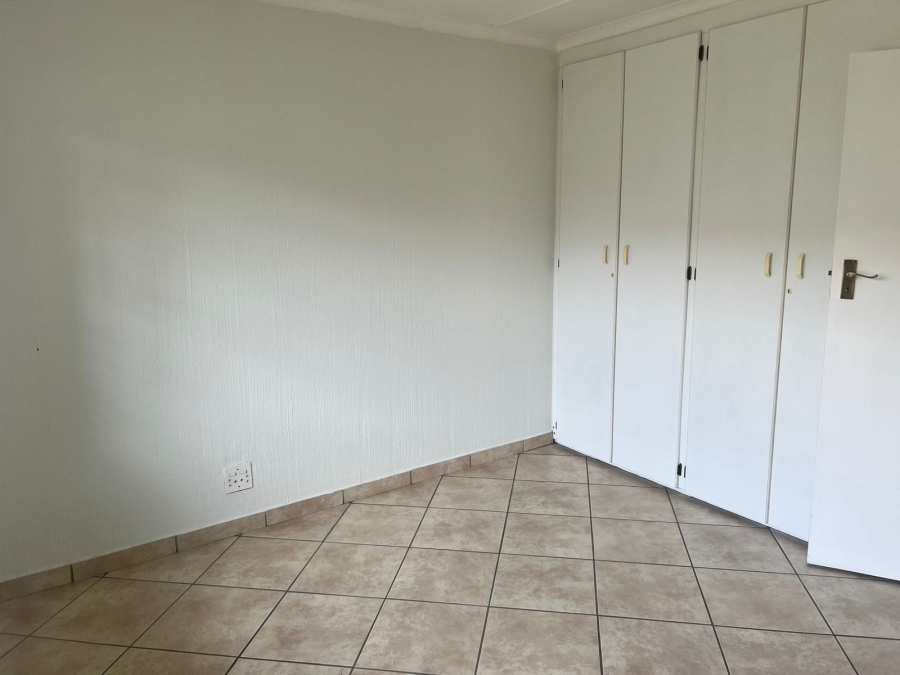 To Let 2 Bedroom Property for Rent in Sonneglans Gauteng