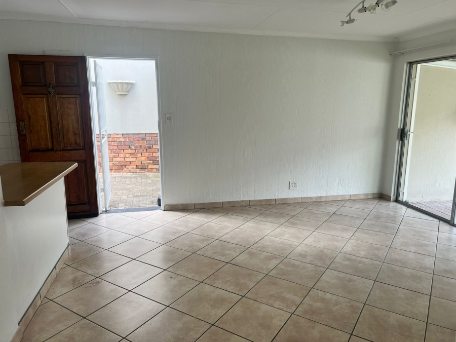 To Let 2 Bedroom Property for Rent in Sonneglans Gauteng
