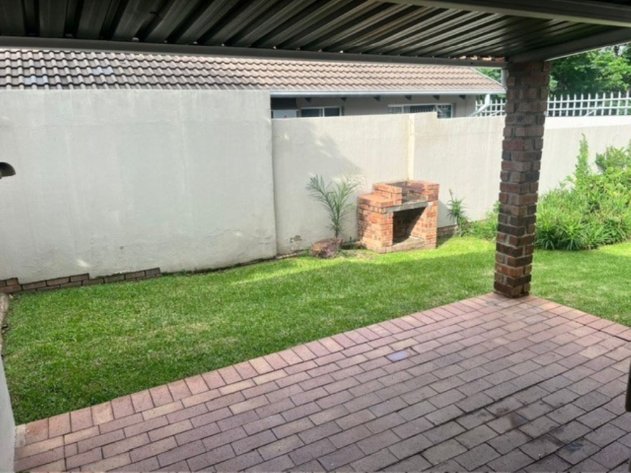 To Let 2 Bedroom Property for Rent in Sonneglans Gauteng