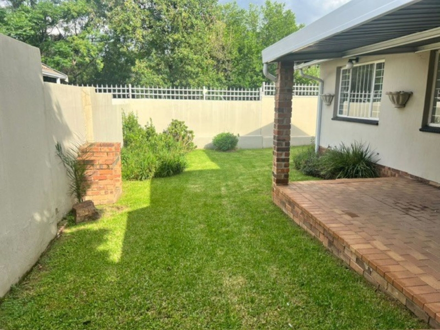 To Let 2 Bedroom Property for Rent in Sonneglans Gauteng