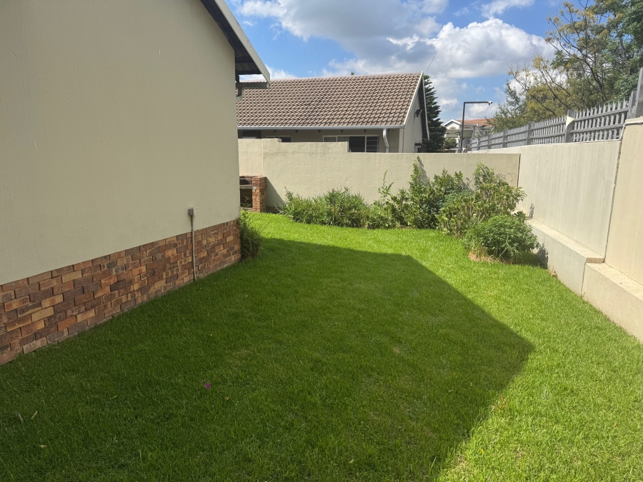 To Let 2 Bedroom Property for Rent in Sonneglans Gauteng