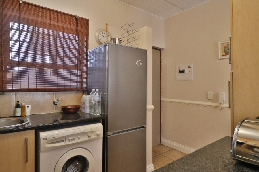 To Let 1 Bedroom Property for Rent in Sandown Gauteng