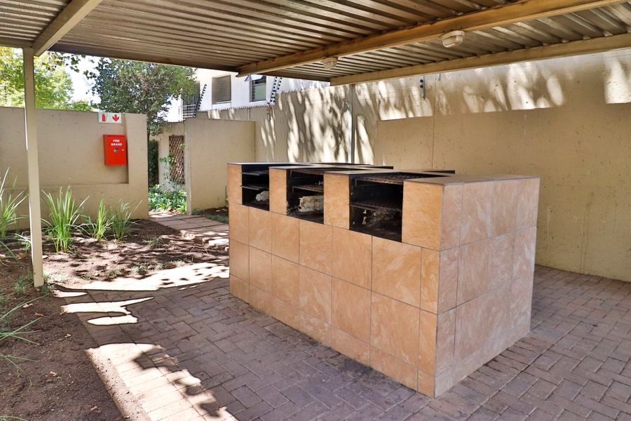 To Let 1 Bedroom Property for Rent in Sandown Gauteng