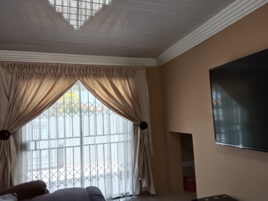 4 Bedroom Property for Sale in Rosslyn Gauteng