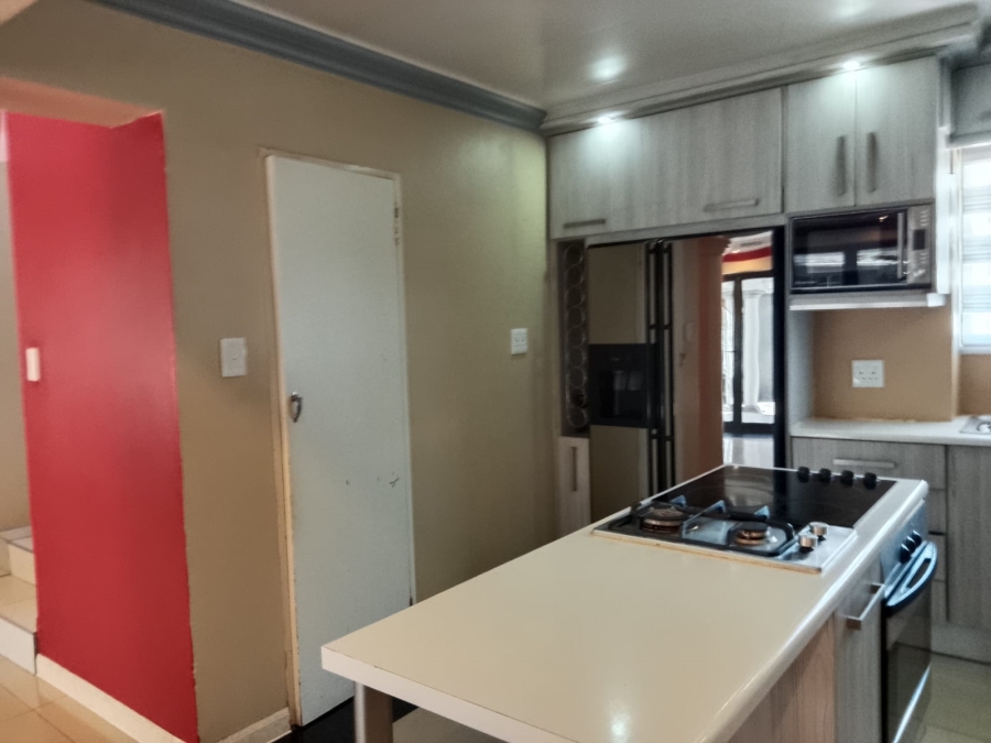 4 Bedroom Property for Sale in Rosslyn Gauteng