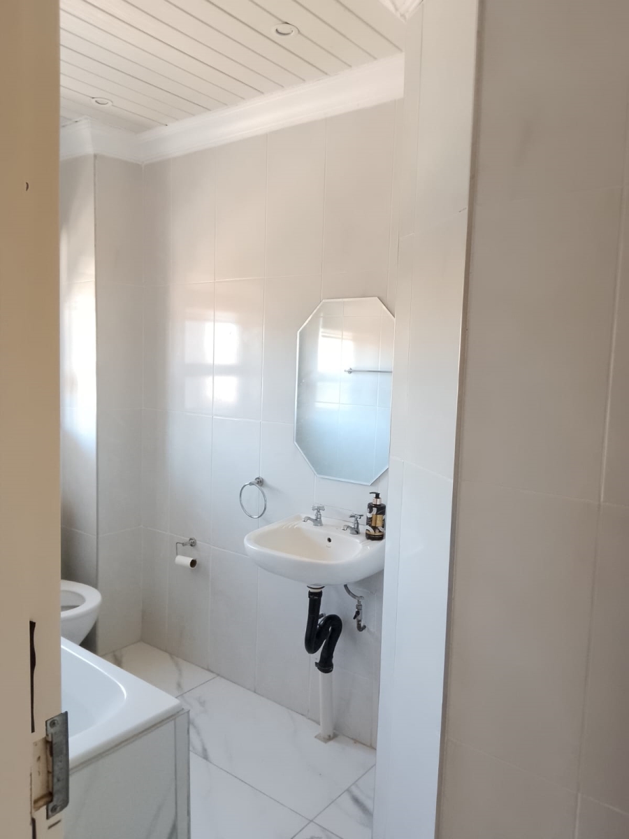4 Bedroom Property for Sale in Rosslyn Gauteng