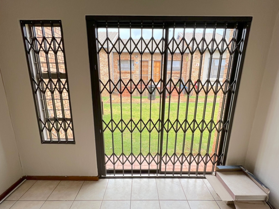 To Let 2 Bedroom Property for Rent in Noordheuwel Gauteng