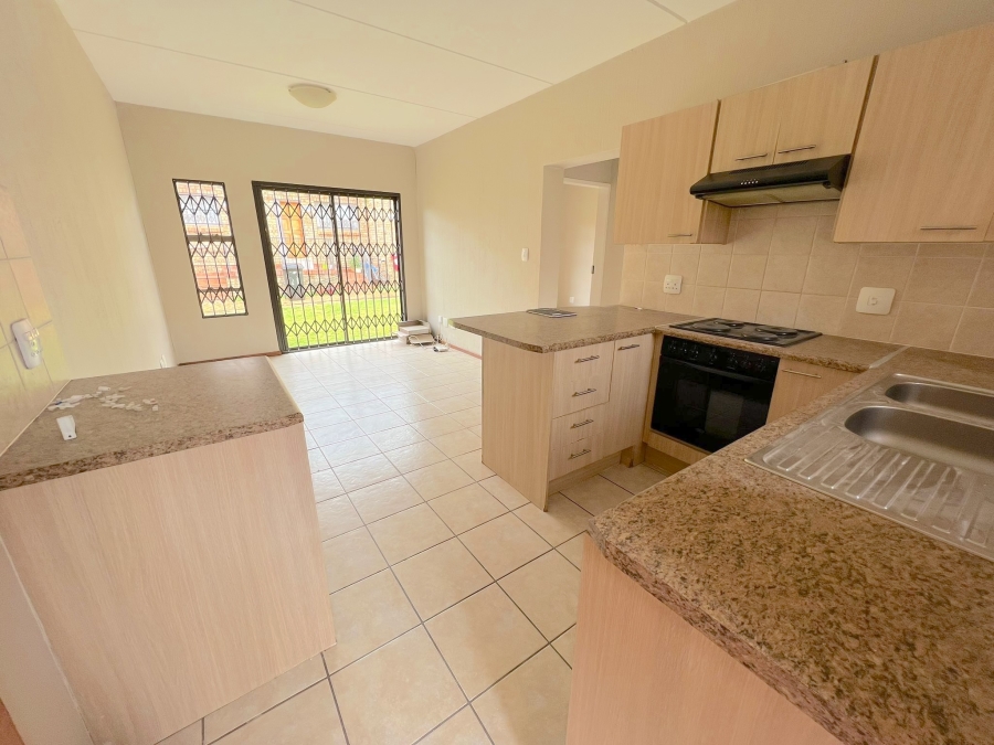 To Let 2 Bedroom Property for Rent in Noordheuwel Gauteng